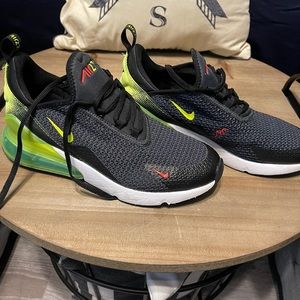 Youth Nike Air 270